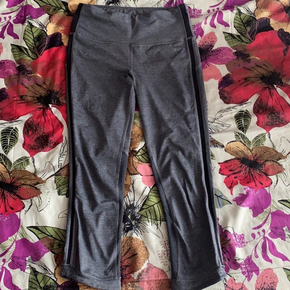 Lululemon Hit it 21’ Crop - Picture 9 of 12